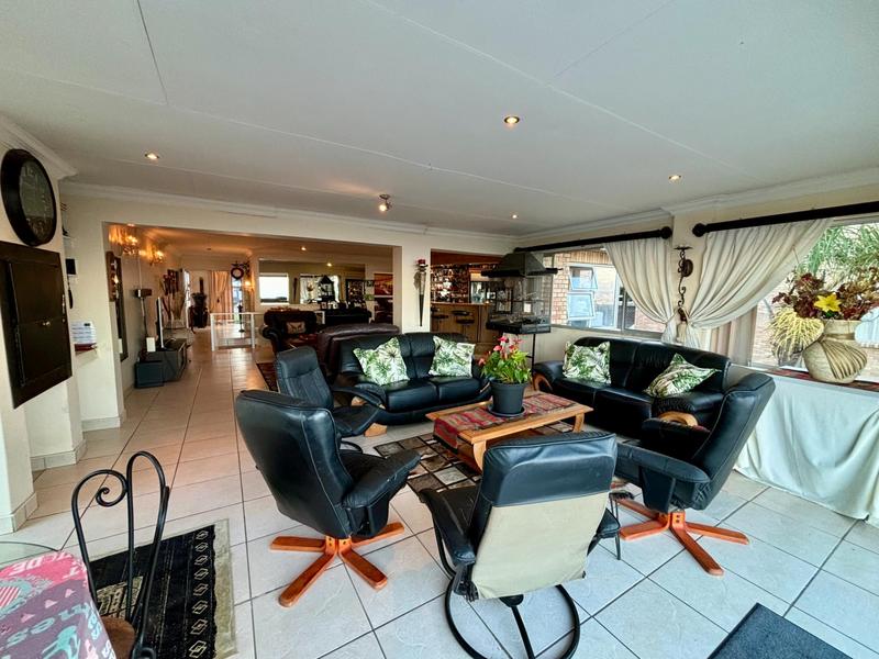 5 Bedroom Property for Sale in Wavecrest Eastern Cape